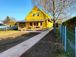 Nest Guesthouse-House for 16 people by the lake